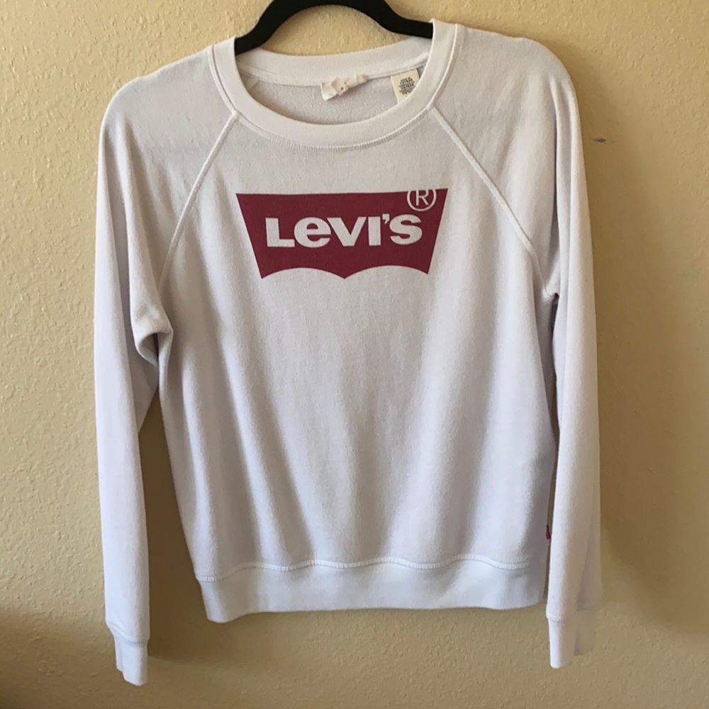 White Levi’s crewneck